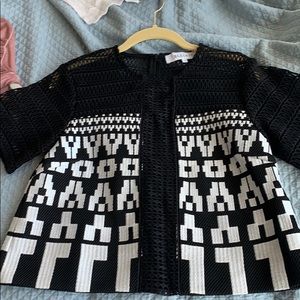 Black and white Dressy top!